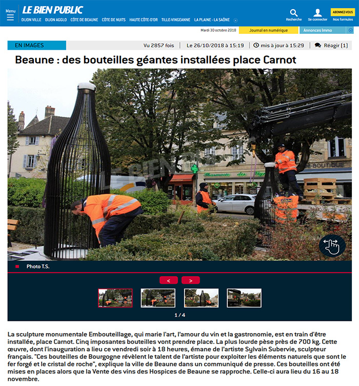 Beaune des bouteilles géantes installées place Carnot