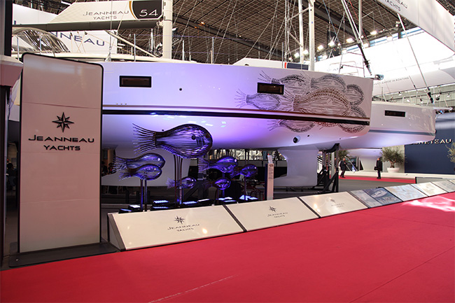 Sylvain Subervie expose un “Banc de Poissons” sur le stand de Jeanneau Yachts pendant le Nautic de Paris, Porte de Versailles jusqu’au 16 décembre 2018.